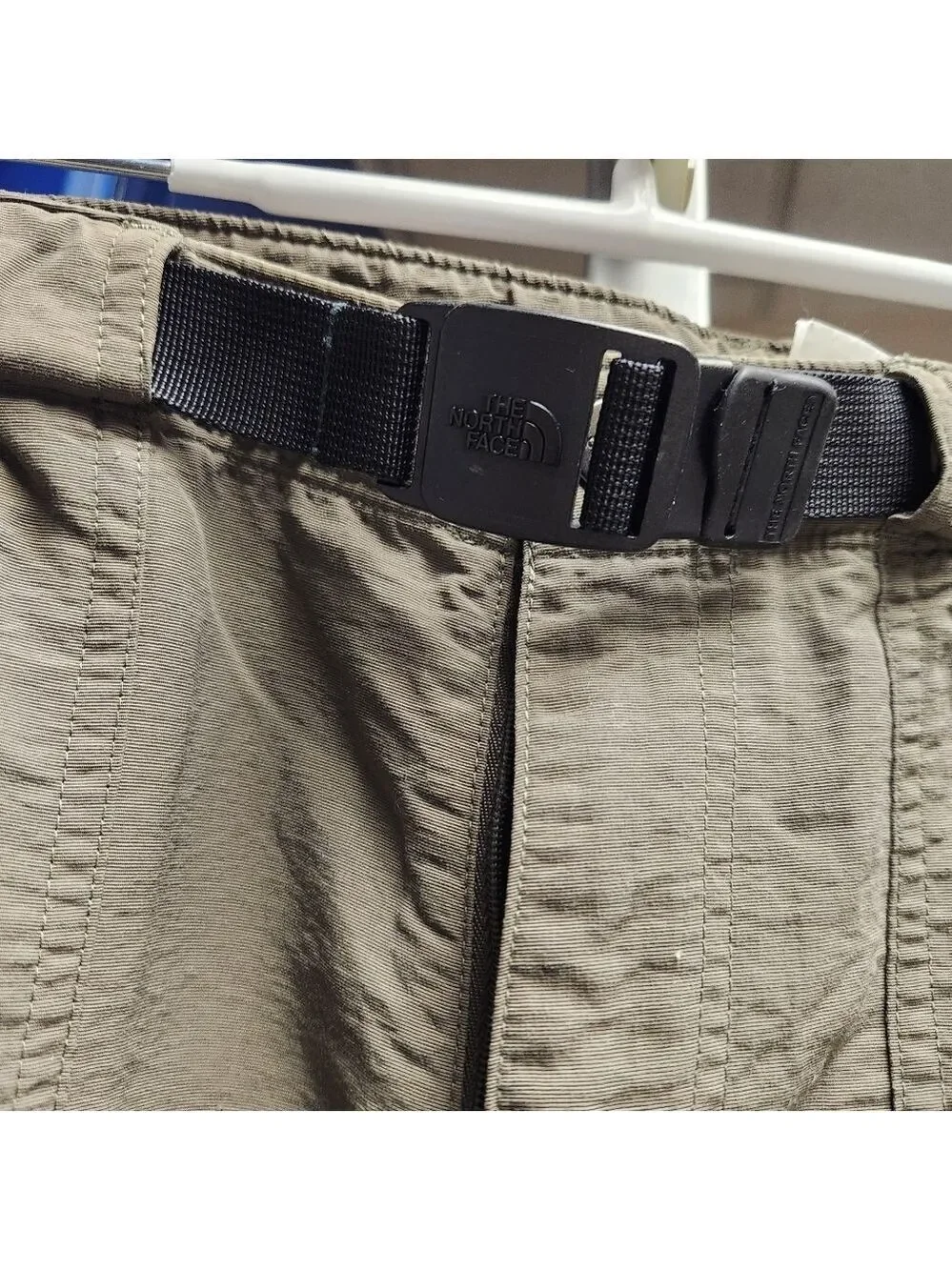 North Face Convertible Pants Mens    Sz. L Khaki Belted Nylon Zip Off Shorts
